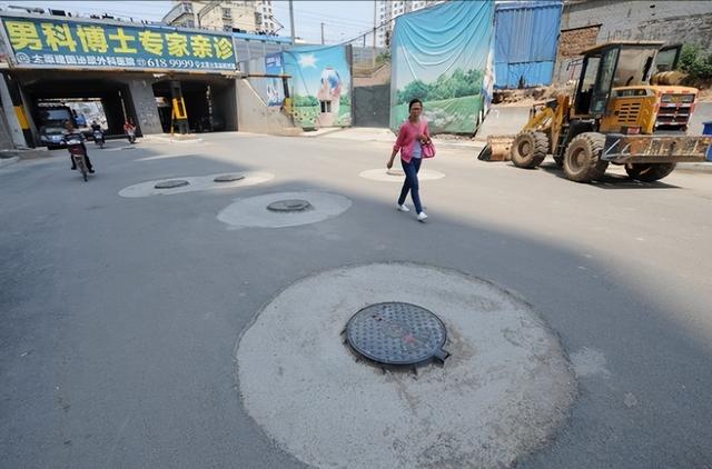 小孩炸井盖后续，赔偿结果出炉后，为何与此前天价赔偿天壤之别?