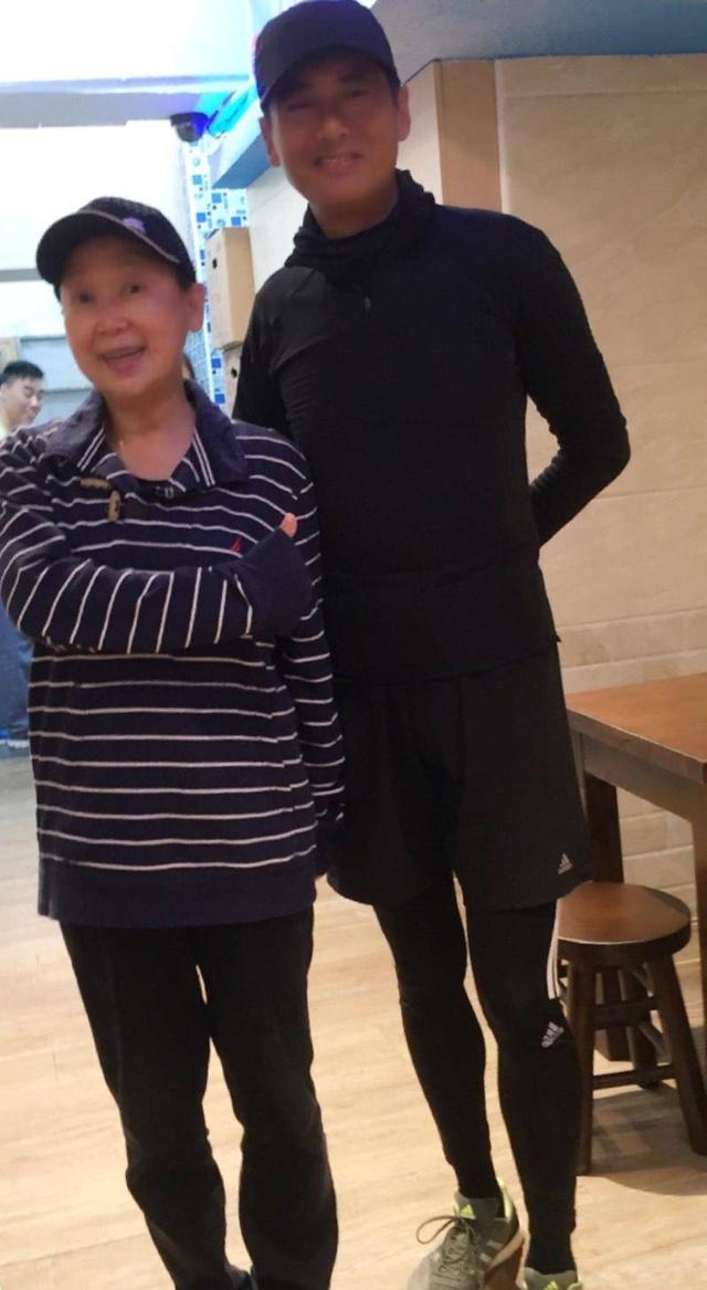 TVB金牌绿叶朱咪咪，被演戏耽误的好歌手，老公是马德钟堂兄