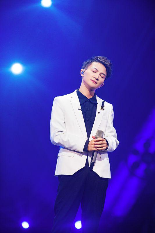 《声入人心》周深首唱《大鱼》多次哽咽引人落泪