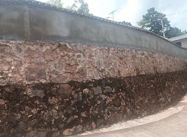 “三色渐变墙” 见证普洱这个村庄的“蝶变”升级