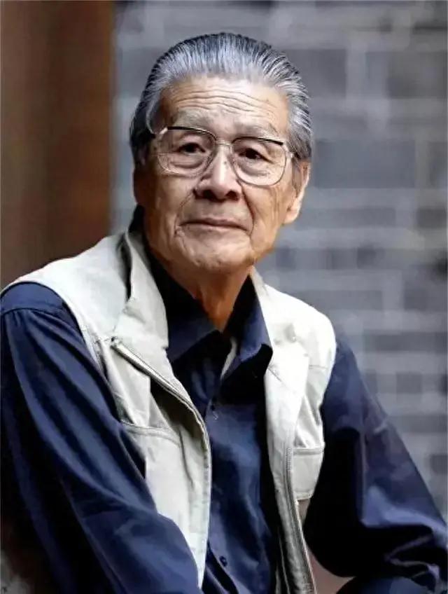 隐姓埋名75年，与演员妻子恩爱64年，95岁的蓝天野传奇一生