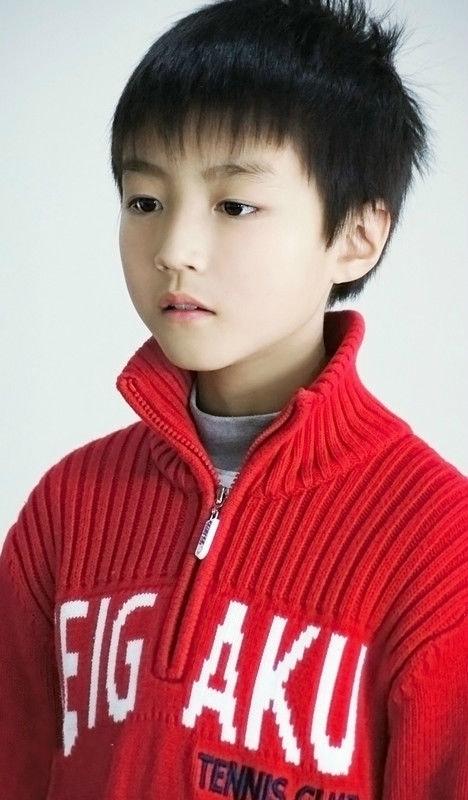 父亲是出租车司机,母亲是理发师,年少成名的王俊凯,18岁身家过亿