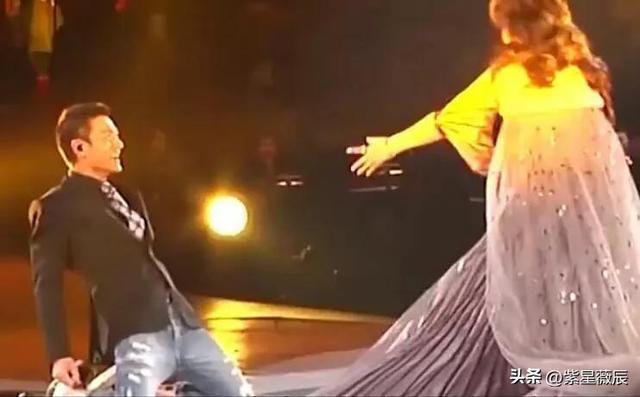 刘德华、发哥下跪致敬，宁离婚不改国籍的徐小凤，如今怎么样了？