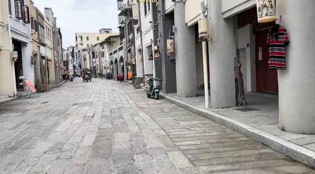 93年家庭主妇低欲望生活:4年不工作,穿10元衣服,每月花销1500