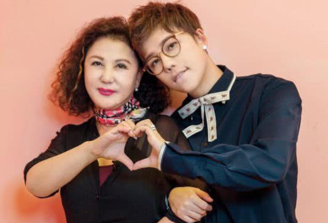 刘维宣布暂退娱乐圈，母亲癌症复发病情危险，圈内好友施以援手