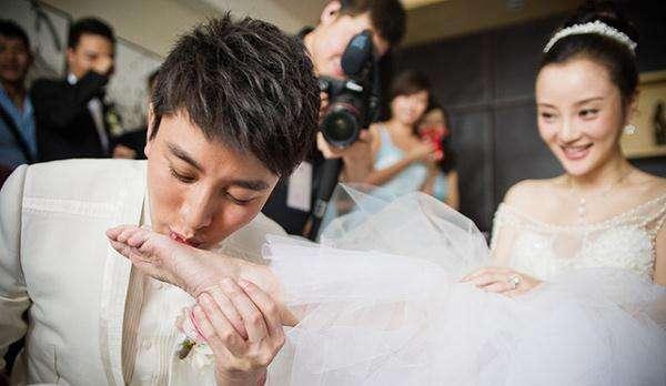 李小璐贾乃亮合作4部大戏，男方卑微了3部，离婚这场戏总算赢一次