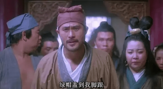 他被誉为“风月片”教父，拦截训练中的女兵，直言：我们结婚吧