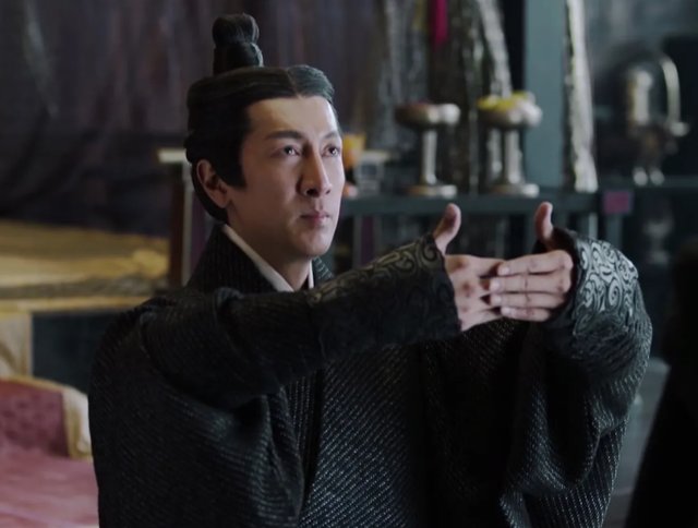 烽烟尽处：37岁张翰给42岁女明星演儿子，母子同框画面尴尬了