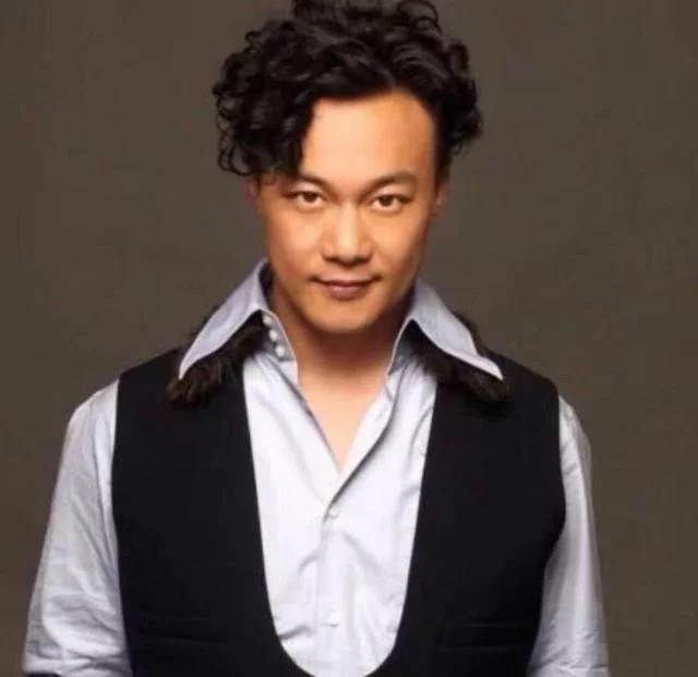 同样是成名曲，陈奕迅有《十年》，林俊杰有《江南》，周杰伦有啥