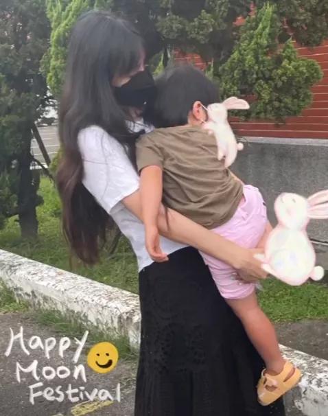 王力宏承认离婚!前妻旧照透露心酸,女儿作画只有妈妈没有爸爸