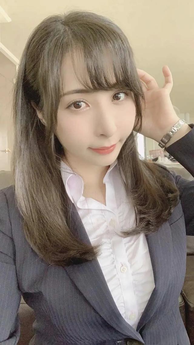 大沢佑香：迷人魅力令人心动