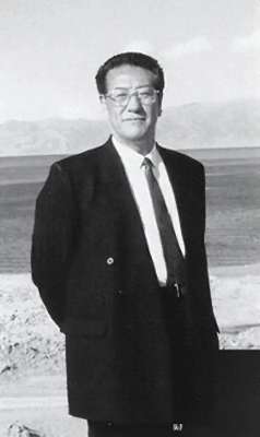 伍精华(西藏自治区党委原书记、西藏军区原政委、国家民委原副主任伍精华)