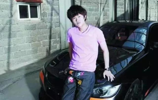 李双江每月养老金高达3万，梦鸽李天一连夜转移资产，在美国定居