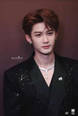 男神(颜值天花板少年感VS人夫感，你pick哪款男神？)