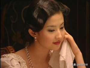 金粉世家剧照(《金粉世家》剧照，15岁的刘亦菲，清纯傲娇，泪光闪闪惹人怜)