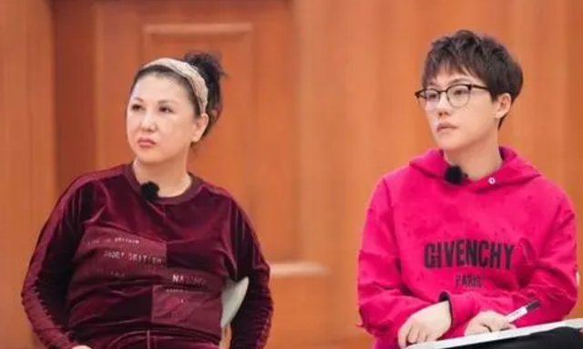 刘维宣布暂退娱乐圈，母亲癌症复发病情危险，圈内好友施以援手