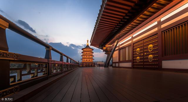 小说：钻狗洞，去参观一下当地特色怡红楼