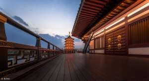 怡红楼(小说：钻狗洞，去参观一下当地特色怡红楼)