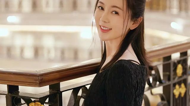 魏新雨 :一个集美丽与才华于一身的女人 她的歌声是不是超级迷人呀