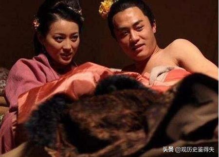 甘婷婷早前回忆拍-水浒,当她在片场拍床戏时,连床下都是工作人员