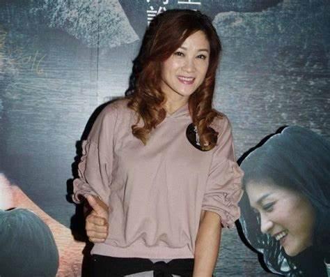 内地登台因长腿抢镜，TVB女星袁洁仪曾三度流产，提议老公找情人