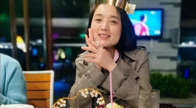 歌手白雪:中年离异后,二婚再嫁小8岁老公,现状打了多少人的脸