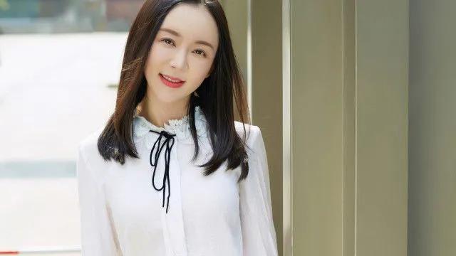 魏新雨 :一个集美丽与才华于一身的女人 她的歌声是不是超级迷人呀