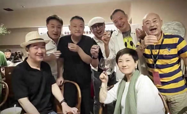 Z姓老艺术家被曝出轨！为小三闹离婚和小四有私生女，张国立躺枪