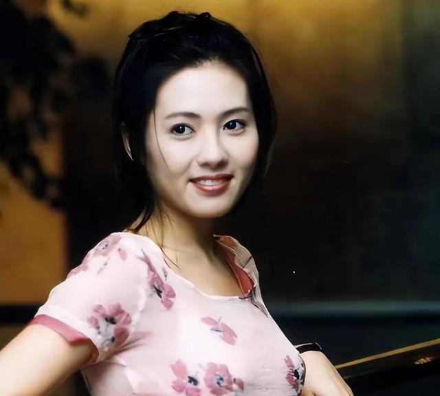 太美了！香港大尺度“三级片”《蜜桃成熟时》画面唯美，你看过吗