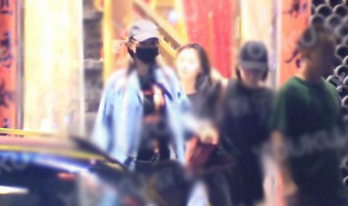 唐嫣到底怀没怀？近照曝光肚子大到遮不住，一个细节有疑点