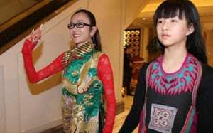 小彩旗(从《蛇来运转》看清小彩旗的现状，才懂得放手后的杨丽萍有多精明)