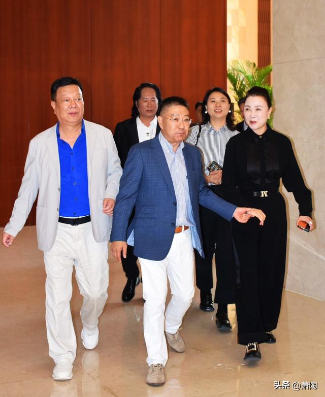 84岁“小怪物”昨喜收新徒 现场发生了什么 连主持人李金斗都蒙圈了