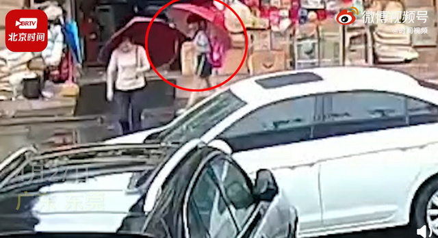 8岁东莞女孩上学途中遇袭，发出凄厉叫声！26岁女子被抓