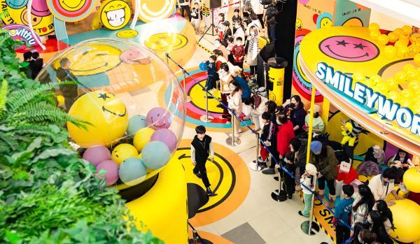 这个冬天,记得微笑!风靡全球的超级品牌“黄色笑脸”空降上海本土社区