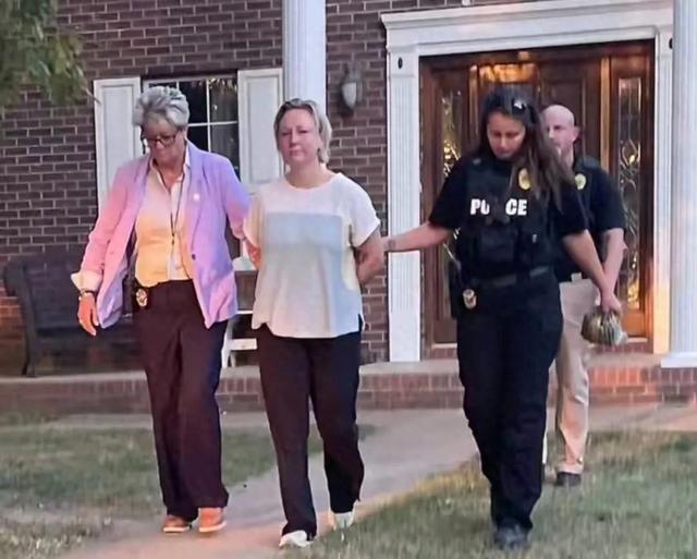 女教师强奸12岁男生并怀孕,为何被判25年监禁?