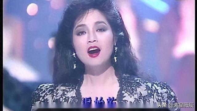 刘德华、发哥下跪致敬，宁离婚不改国籍的徐小凤，如今怎么样了？