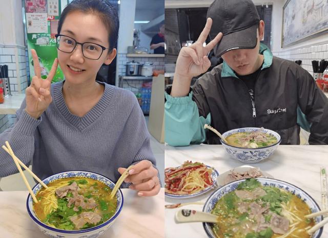 郑恺结婚2周年纪念日团圆，苗苗撒娇要牵手，一家三口幸福同框