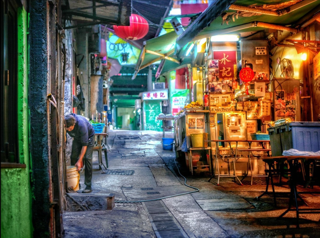 56亿身家的周润发再做善事，办个人展捐出收入，曾拍出297万天价