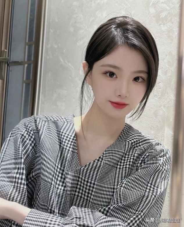 别再披头散发了，今年流行这3种“扎发”，洋气减龄，潮人都跟风