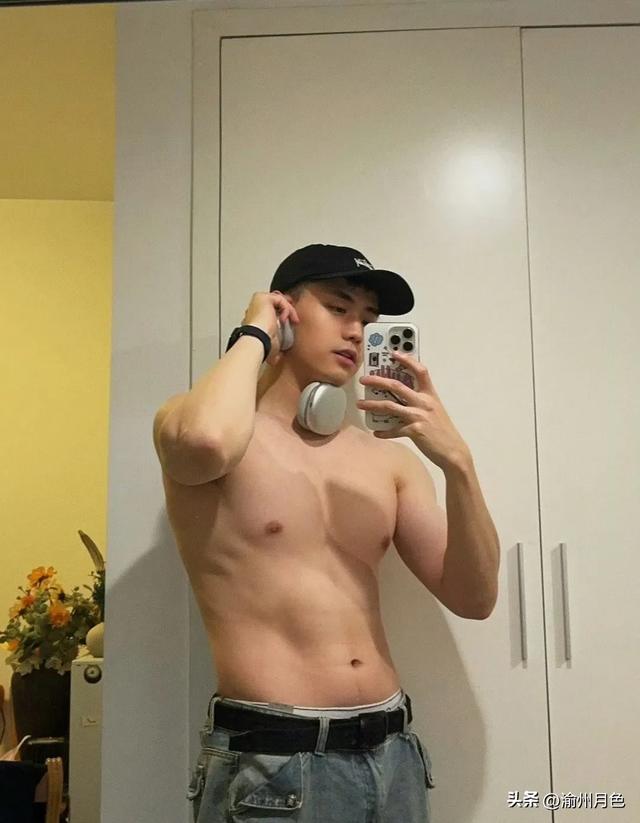 很有男人味的寸头帅哥