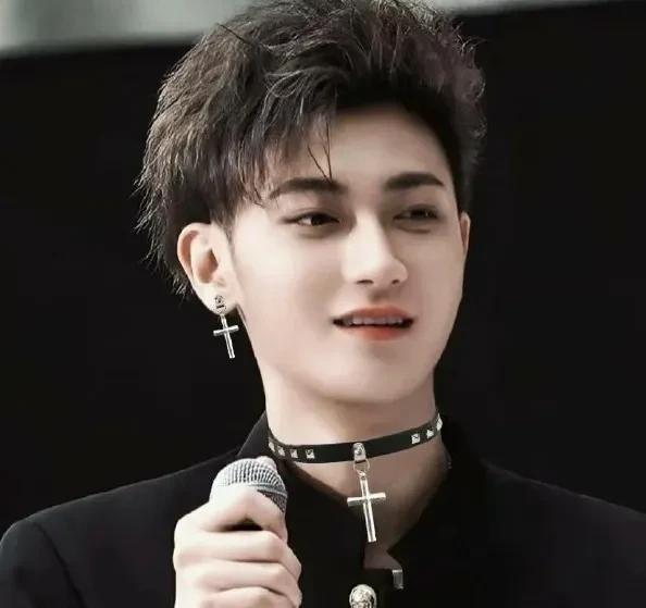 颜值天花板!少年感VS人夫感,你pick哪款男神?