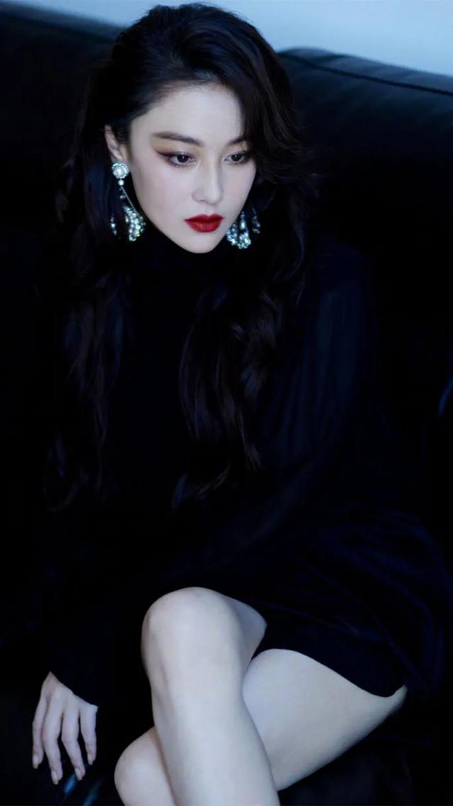 张馨予:写真一场震撼视觉的时尚绮梦