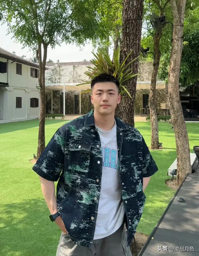 很有男人味的寸头帅哥