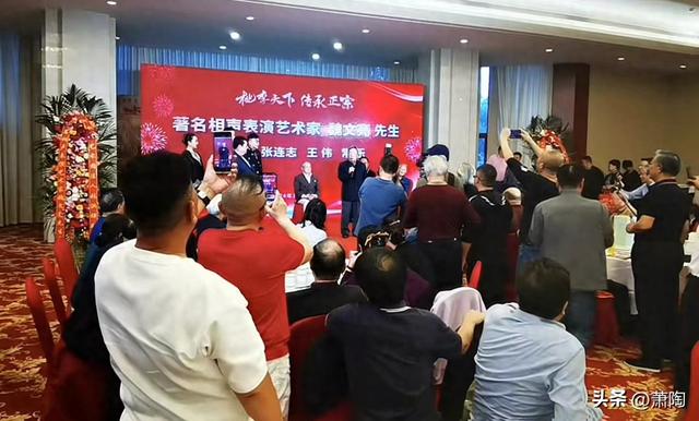 84岁“小怪物”昨喜收新徒 现场发生了什么 连主持人李金斗都蒙圈了