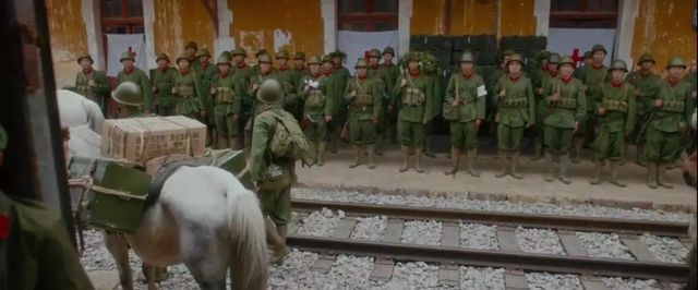 《芳华》战斗场面解析：越军伏击，解放军反伏击