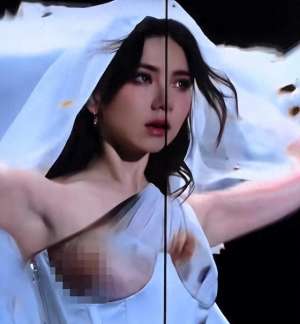 张韶涵走光(邓紫棋再度翻车穿婚纱如走光，网友直呼得罪了设计师)