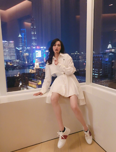 唐嫣到底怀没怀？近照曝光肚子大到遮不住，一个细节有疑点