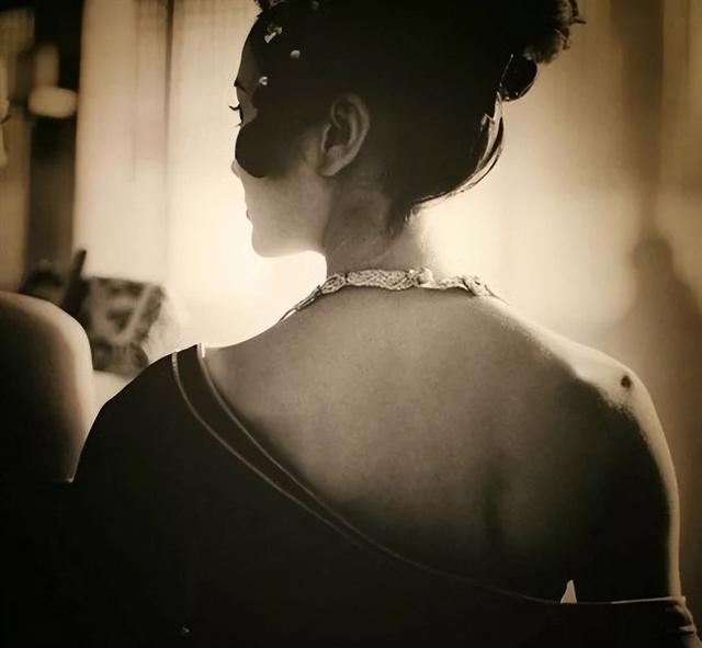 56亿身家的周润发再做善事，办个人展捐出收入，曾拍出297万天价