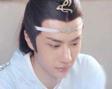 王一博“童年照”被疯传,镜头移到脸部那一刻,颜值不是一般的高