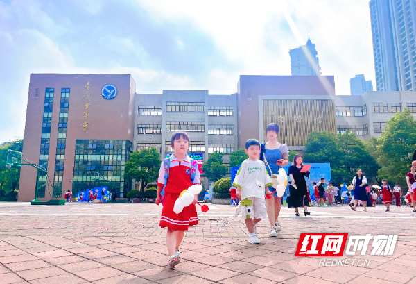 你好，新学期丨准备上学！一年级“萌宝”来校报到